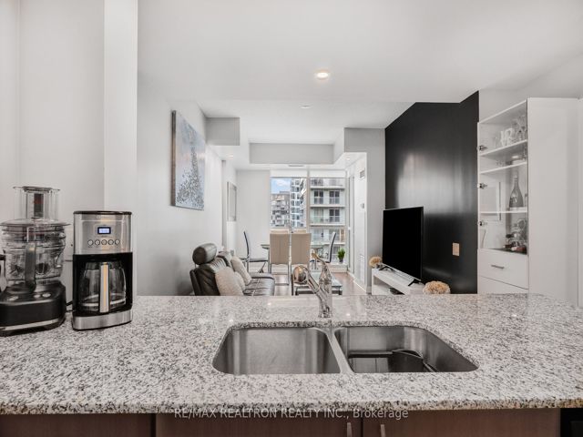 1011 - 525 Wilson Ave