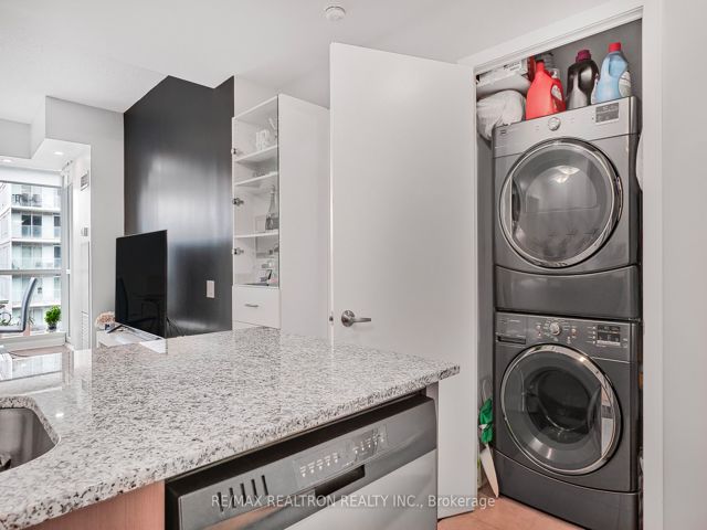 1011 - 525 Wilson Ave