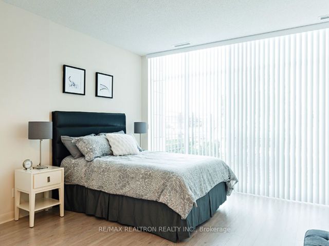 1011 - 525 Wilson Ave