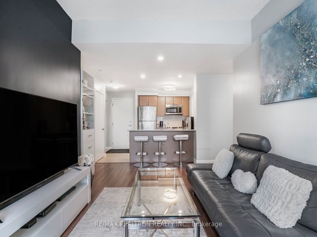 1011 - 525 Wilson Ave