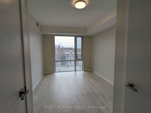 407 - 223 St.Clair Ave W