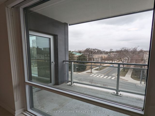 407 - 223 St.Clair Ave W