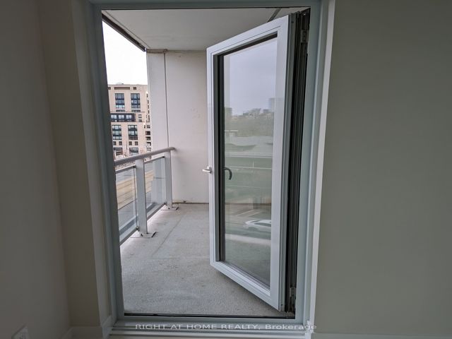 407 - 223 St.Clair Ave W