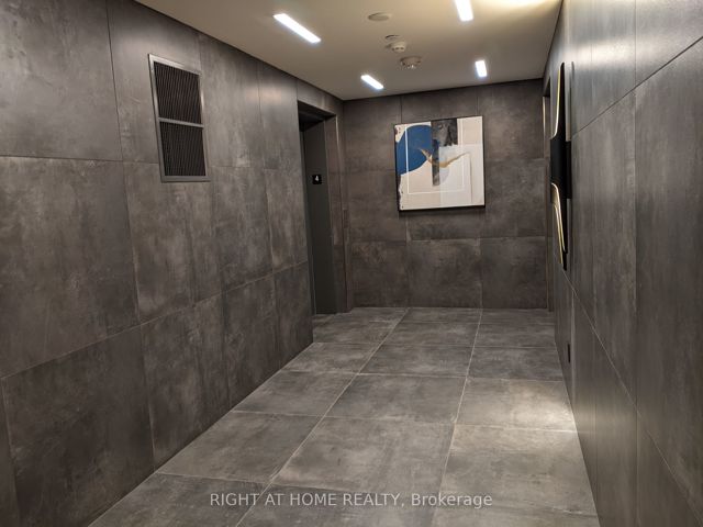 407 - 223 St.Clair Ave W