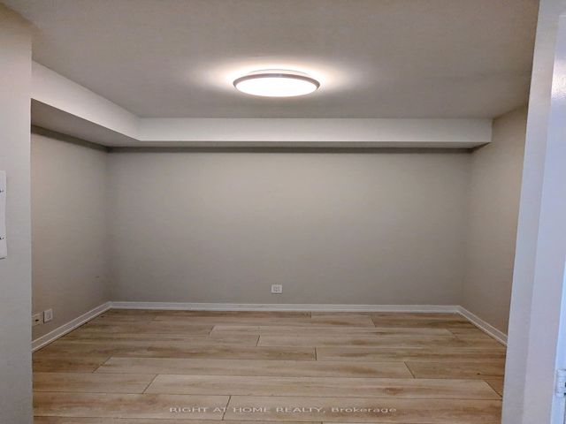 407 - 223 St.Clair Ave W