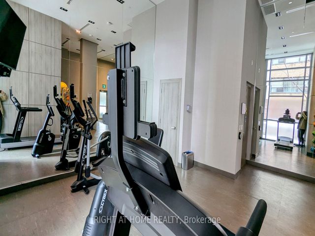 407 - 223 St.Clair Ave W