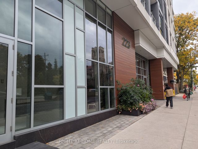 407 - 223 St.Clair Ave W