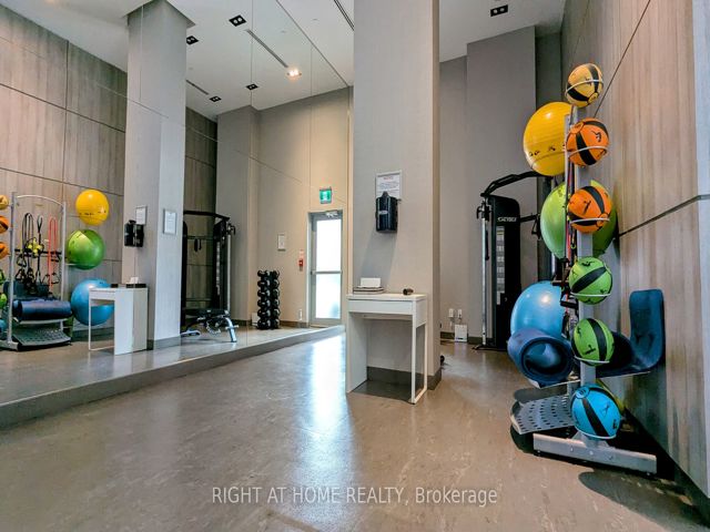 407 - 223 St.Clair Ave W
