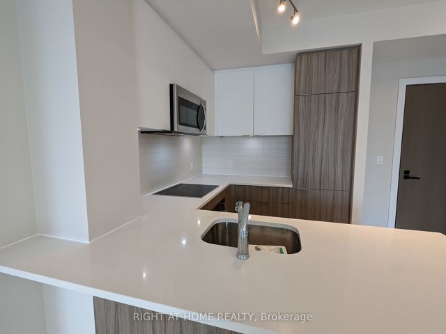407 - 223 St.Clair Ave W
