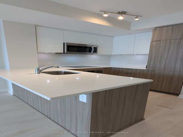 407 - 223 St.Clair Ave W