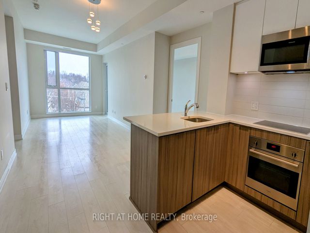 407 - 223 St.Clair Ave W