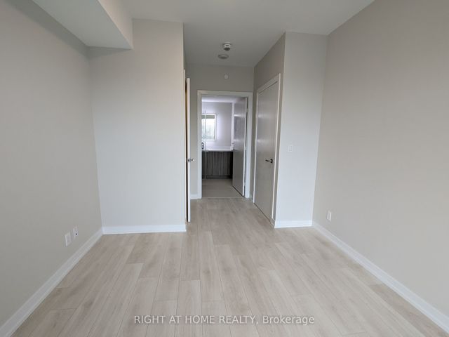 407 - 223 St.Clair Ave W