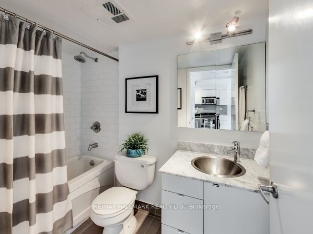 304 - 33 Lombard St