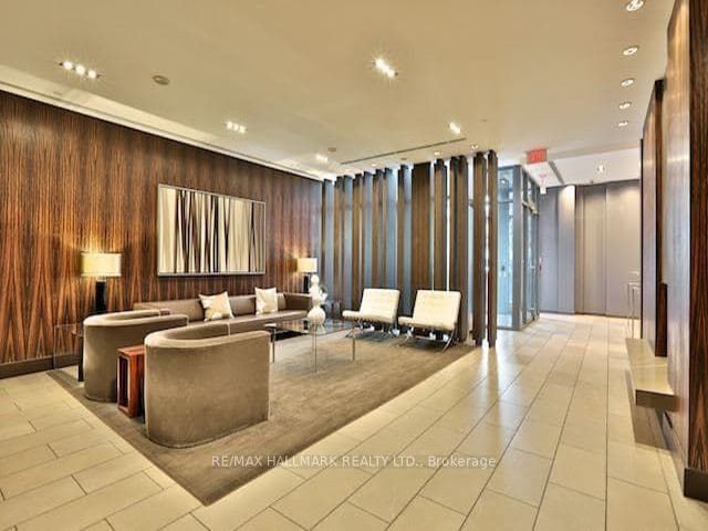 304 - 33 Lombard St