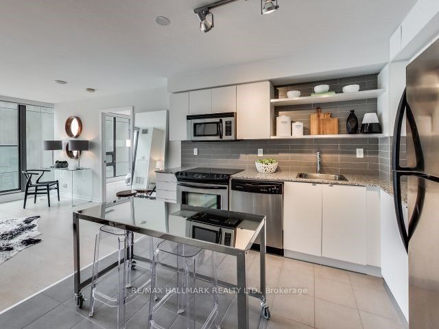 304 - 33 Lombard St