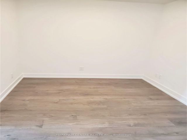 911 - 25 Adra Grado Way
