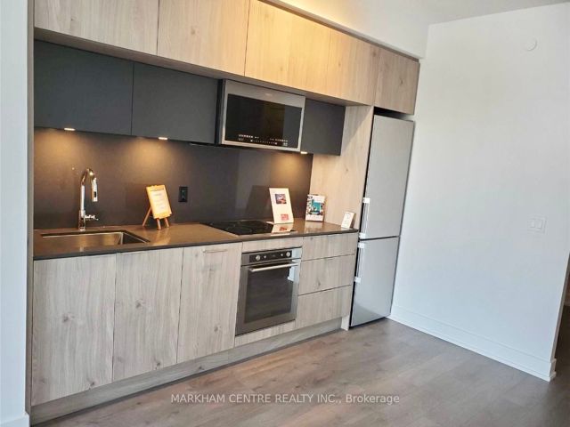 911 - 25 Adra Grado Way