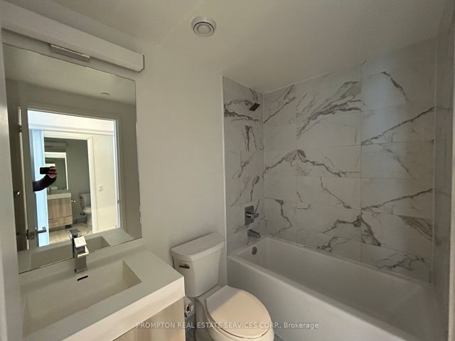 4907 - 251 Jarvis St