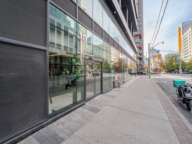 2012 - 181 Dundas St E