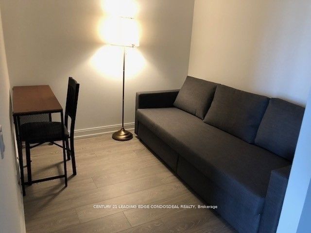 2012 - 181 Dundas St E
