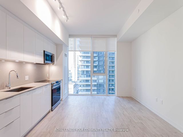 1604 - 357 King St W