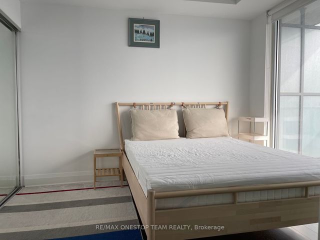 2803 - 65 St Mary St