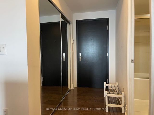 2803 - 65 St Mary St