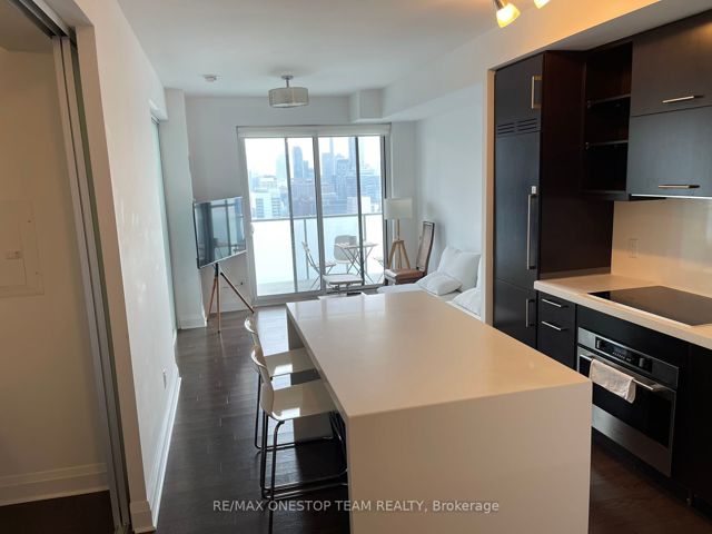 2803 - 65 St Mary St