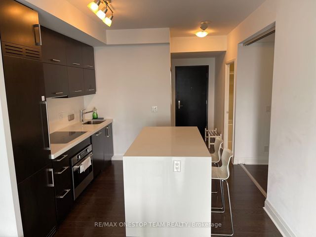 2803 - 65 St Mary St