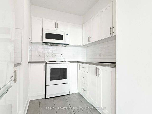606 - 33 Isabella St