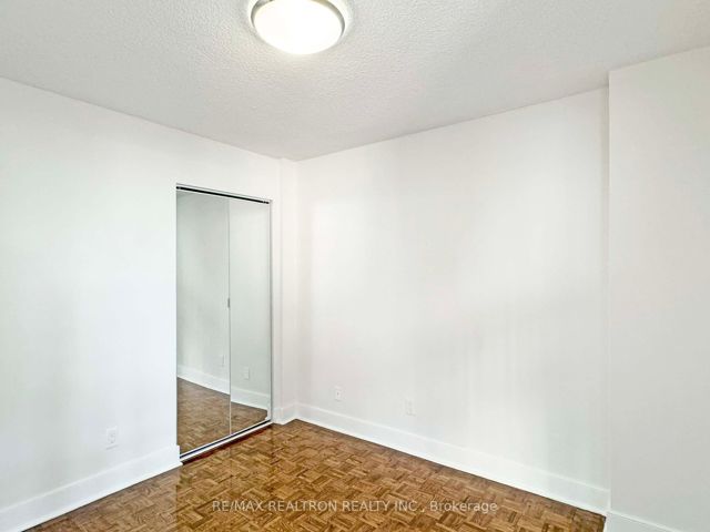 606 - 33 Isabella St