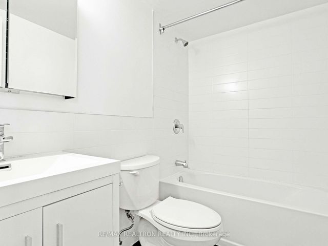 606 - 33 Isabella St
