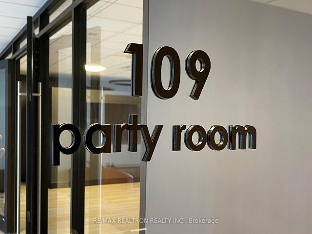 1204 - 33 Isabella St