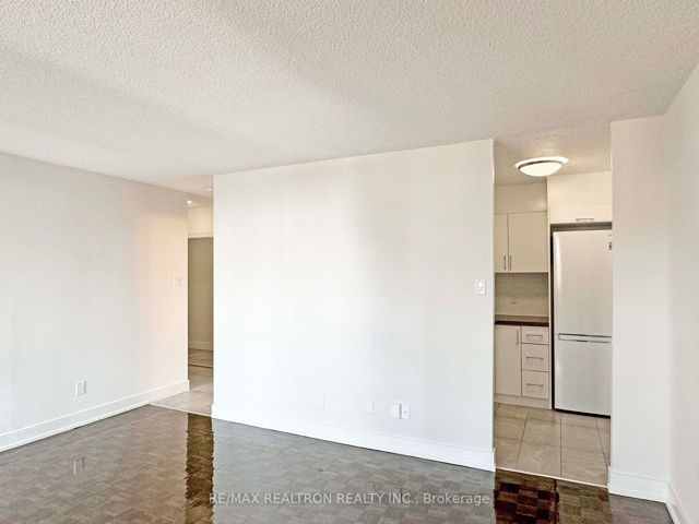 1204 - 33 Isabella St