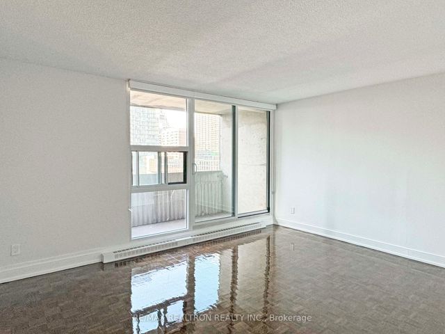 1204 - 33 Isabella St