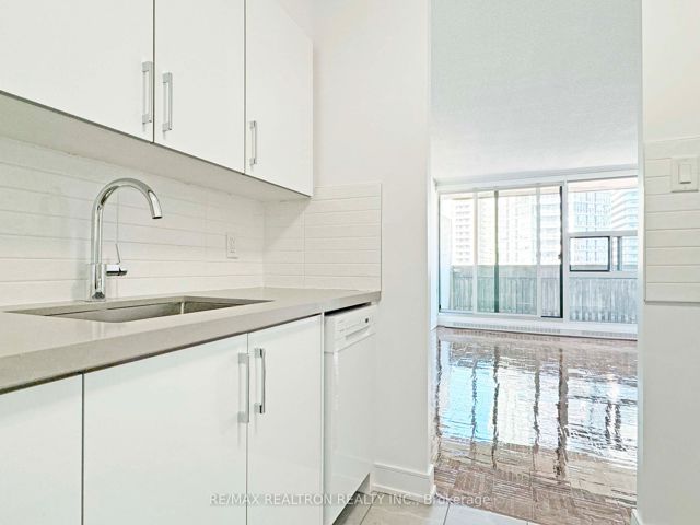 2511 - 33 Isabella St