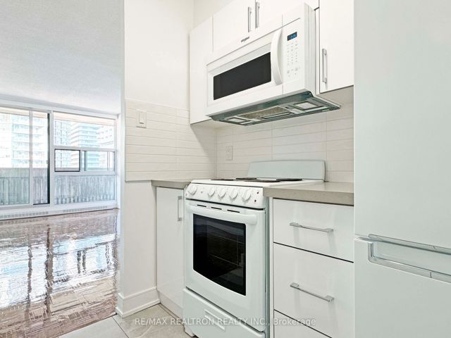 2511 - 33 Isabella St