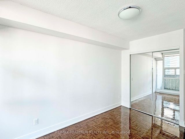 2511 - 33 Isabella St
