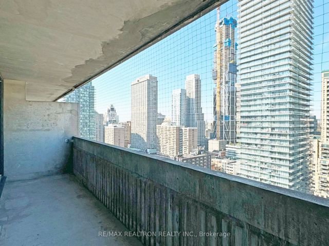 2511 - 33 Isabella St