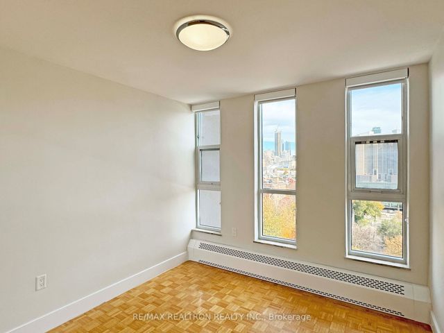 1510 - 666 Spadina Ave