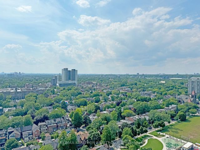 1712 - 666 Spadina Ave