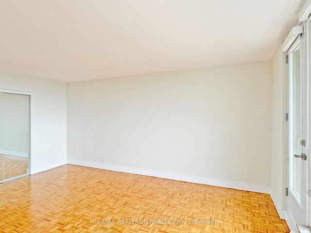1712 - 666 Spadina Ave