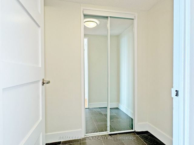 1712 - 666 Spadina Ave