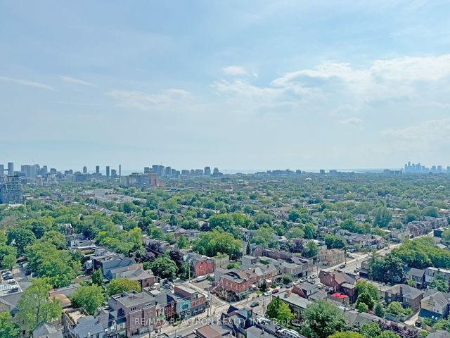 1712 - 666 Spadina Ave
