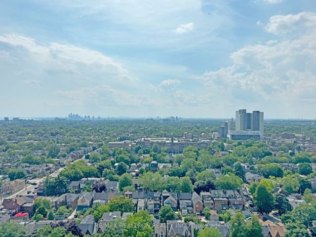1712 - 666 Spadina Ave