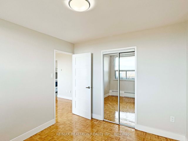2001 - 666 Spadina Ave