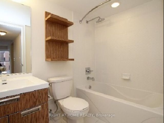 812 - 28 Ted Rogers Way
