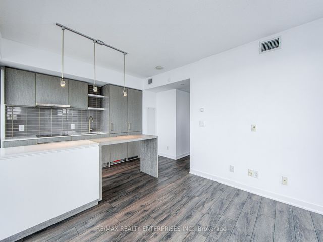 5107 - 88 Harbour St