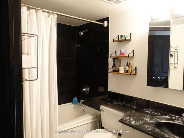 705 - 51 Harrison Garden Blvd