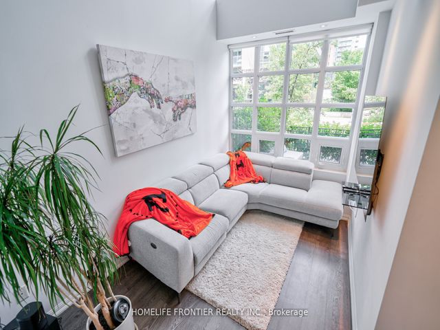 TH77B - 85 East Liberty St